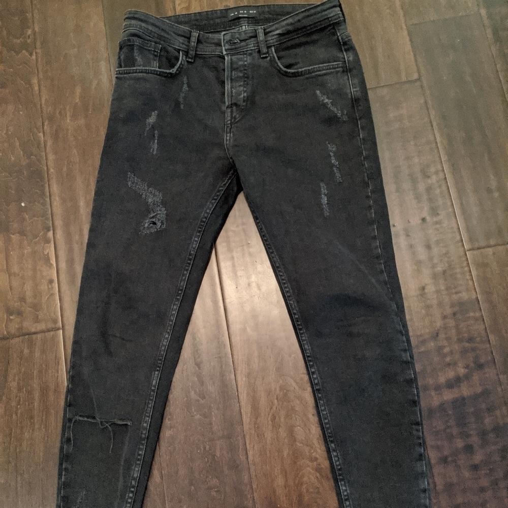 HR Distressed Jeans 🥰